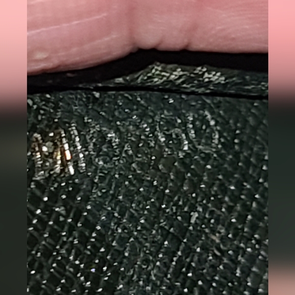 Louisvuitton taiga bifold wallet - Picture 10 of 10